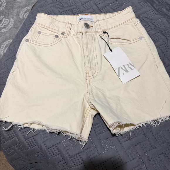 Zara Cream Jean Shorts - Picture 3 of 6